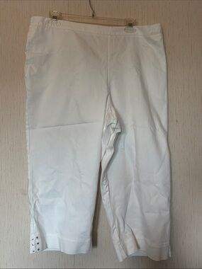 NWT Alfred Dunner White Knee-Length Stretch Capri Pants